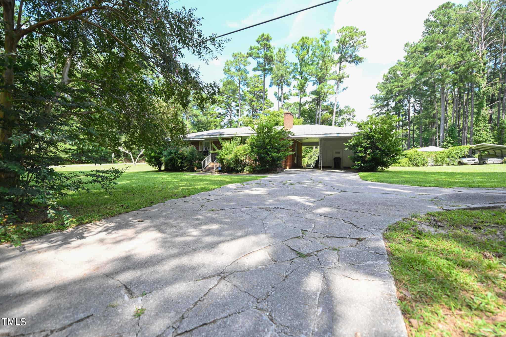 1414 W Andrews Avenue, Henderson, NC 27536