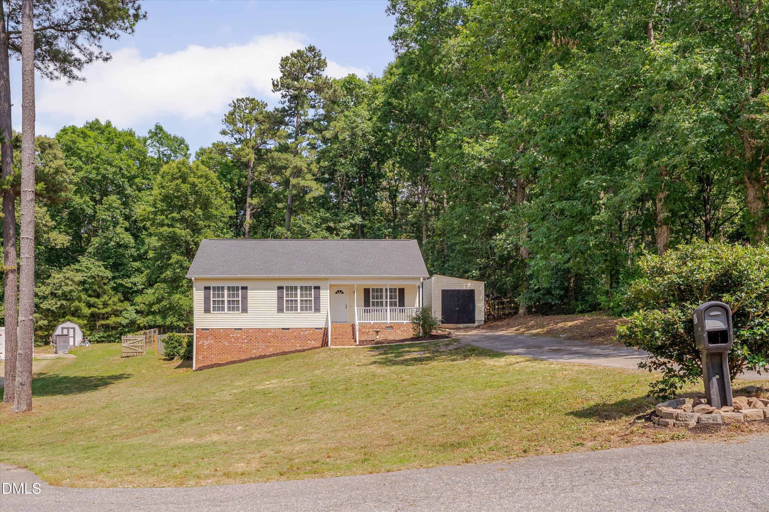 416 Creekbluffs Drive, Fuquay-Varina, NC 27526