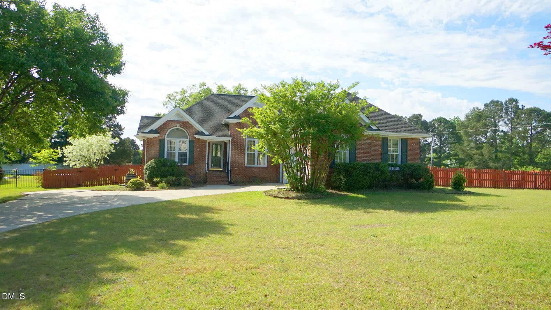 400 Knolls View Drive, Fuquay-Varina, NC 27526