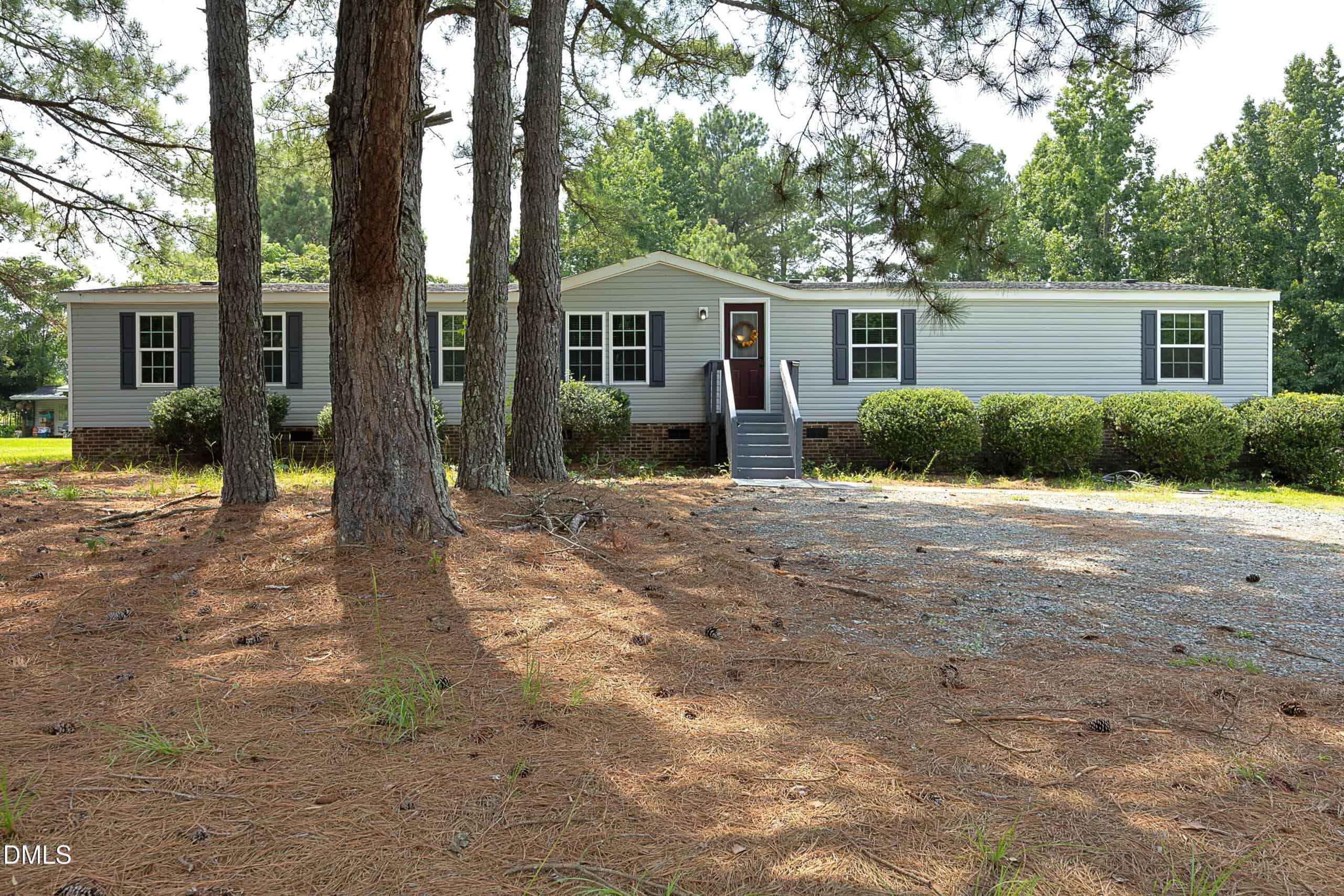 8204 Fieldcrest Lane, Fuquay-Varina, NC 27526