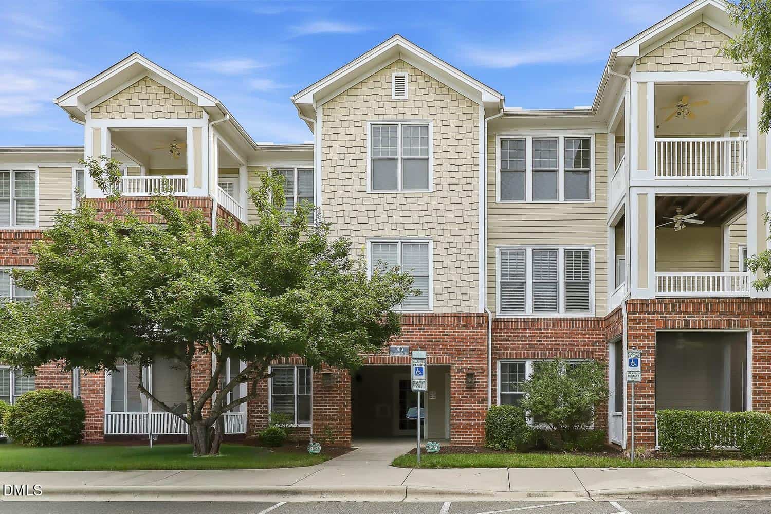 918 Portstewart Drive, Cary, NC 27519